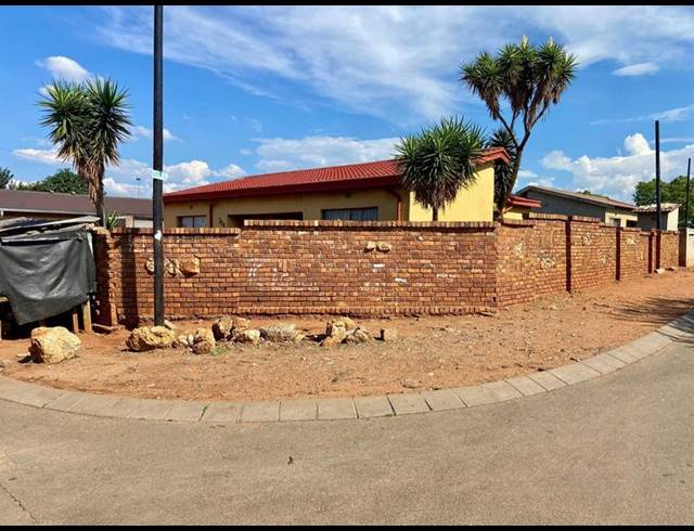 3 BEDROOM HOUSE FOR SALE IN RAMAKONOPI EAST